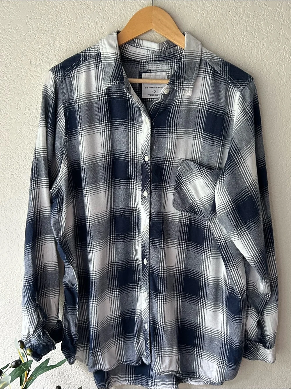 Women’s‎ Navy & White Plaid Button-Down Shirt